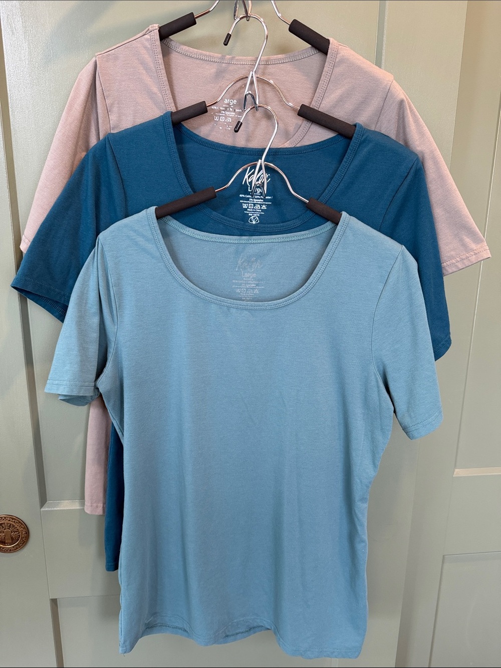 Bundle of 3 Kalon Women’s Scoop Neck Tees - Size Large